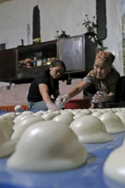 Bánh dầy Quán Gánh – hương vị dẻo, thơm đất Hà Thành