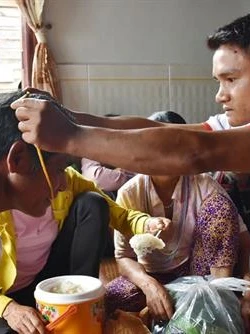 Ý nghĩa lễ nâng khăn đầu trong đám cưới của người Mạ