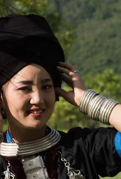 Duyên dáng trang phục dân tộc Dao Khâu