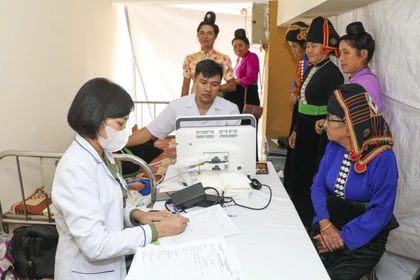 Điện Biên tăng cường 108 cán bộ y tế về tuyến xã