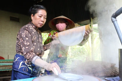 Làm mới thương hiệu bánh tráng Cù lao Mây trăm tuổi