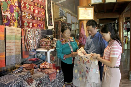 Bảo tồn làng nghề gắn với phát triển du lịch cộng đồng