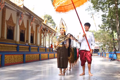 Nghi thức đón chư thiên Chôl Chnăm Thmây của đồng bào Khmer