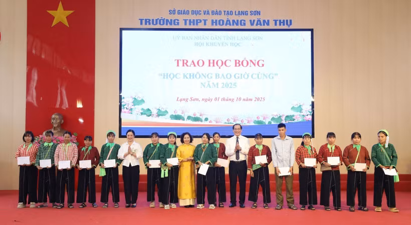 Học để thay đổi cuộc sống của đồng bào