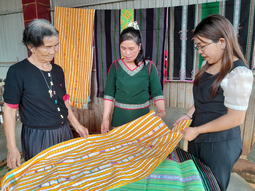 Giữ gìn, lan tỏa nét đẹp nghề dệt thổ cẩm qua nền tảng số Đồng Nai 