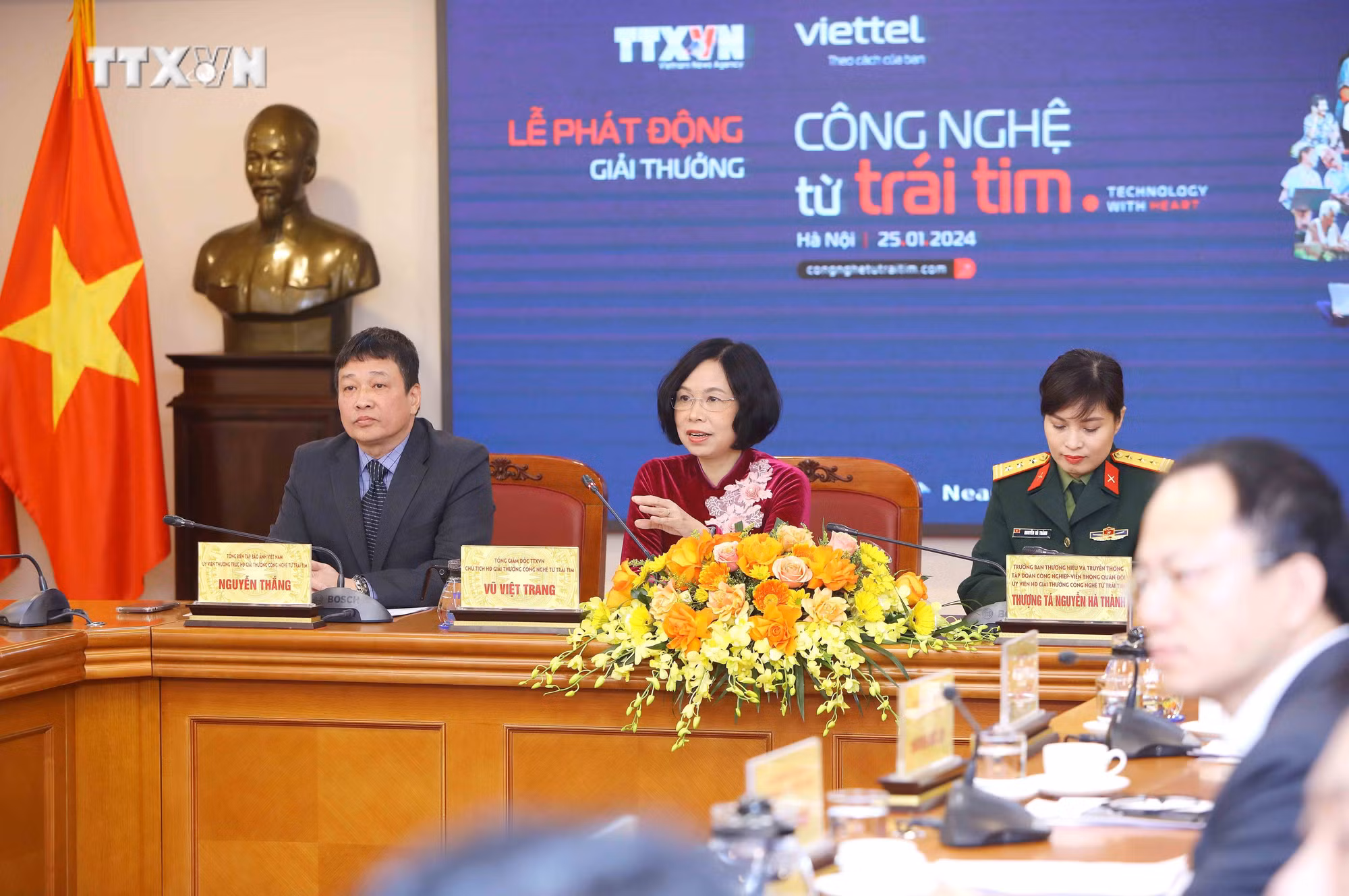 vna_potal_le_phat_dong_giai_thuong_anh_va_video_clip_“cong_nghe_tu_trai_tim_–_technology_with_heart”_7197326.jpg