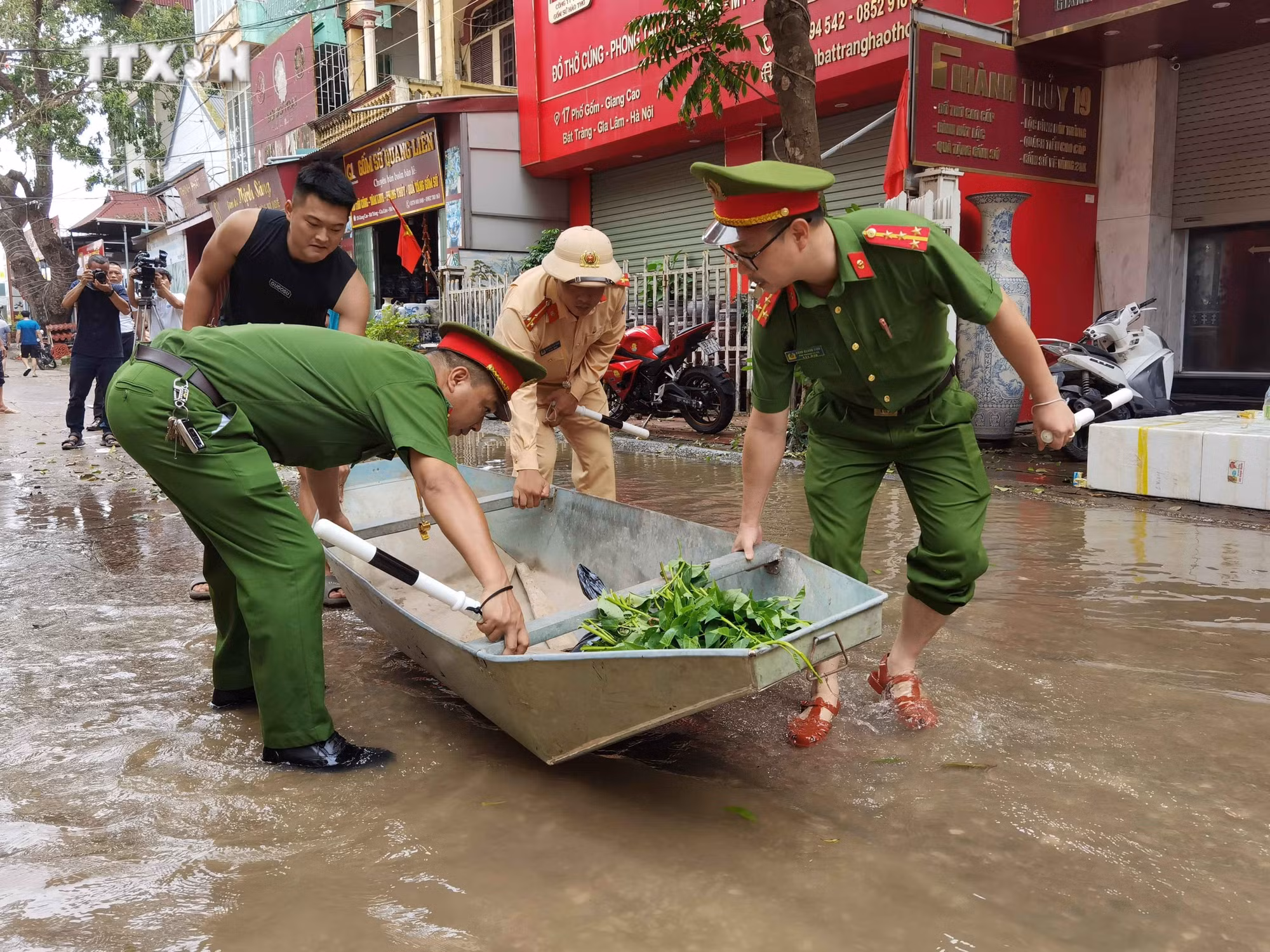 vna_potal_sang_ngoi_sac_ao_linh_noi_lu_du_7593103.jpg