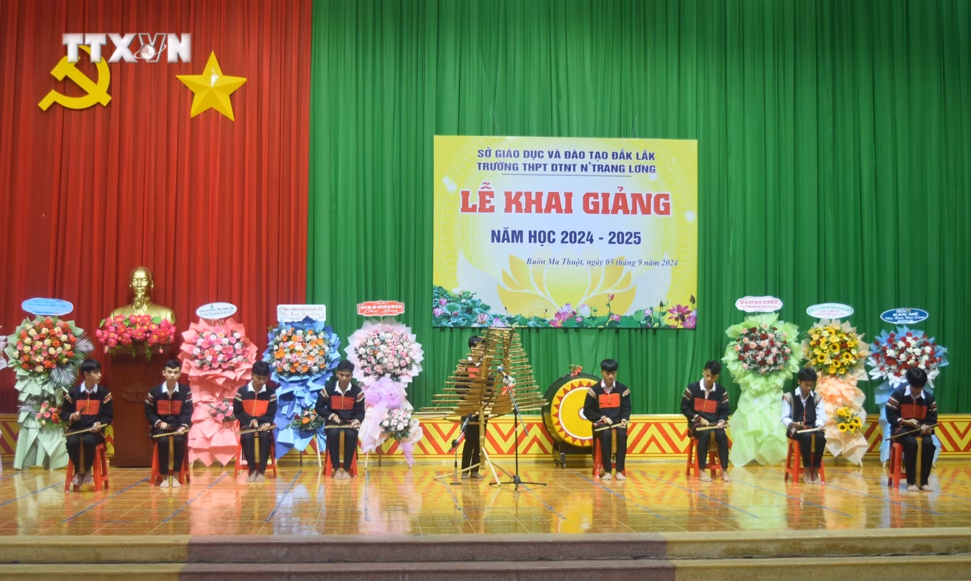vna_potal_hon_23_trieu_hoc_sinh_ca_nuoc_buoc_vao_nam_hoc_moi_2024-2025_7573722.jpg