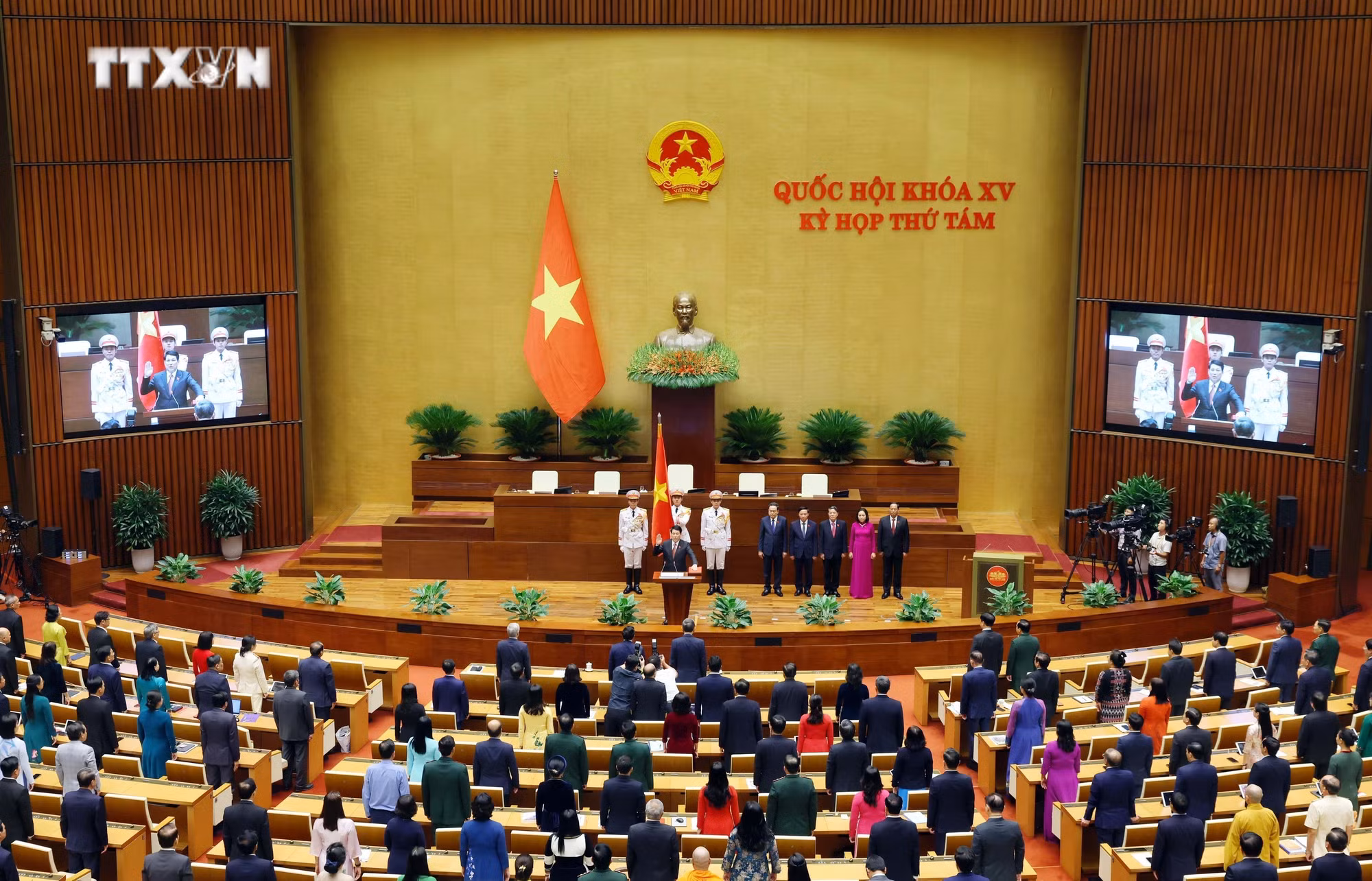 vna_potal_dong_chi_luong_cuong_duoc_bau_giu_chuc_chu_tich_nuoc_chxhcn_viet_nam__7662947.jpg
