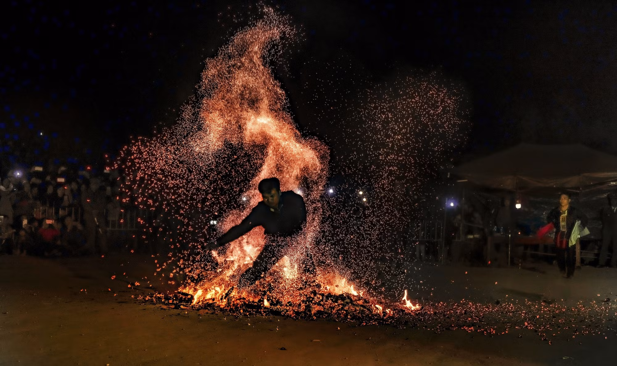 79 - KXĐ - PÀ THẺN - Lửa thiêng Bắc Hà (dân tộc Pà Thẻn, Lào Cai, 2019) - VŨ MẠNH CƯỜNG.jpg