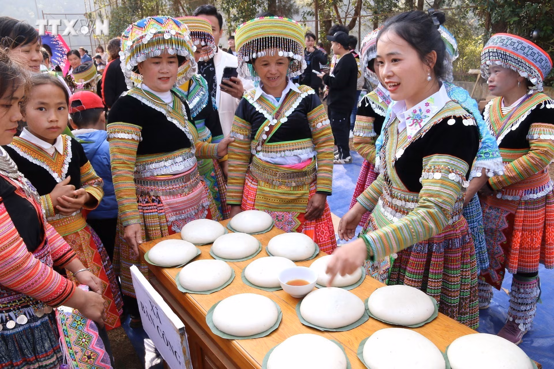 vna_potal_van_hoa_soi_duong_dac_sac_le_hoi_gau_tao_cua_nguoi_mong_o_yen_bai_7230673.jpg