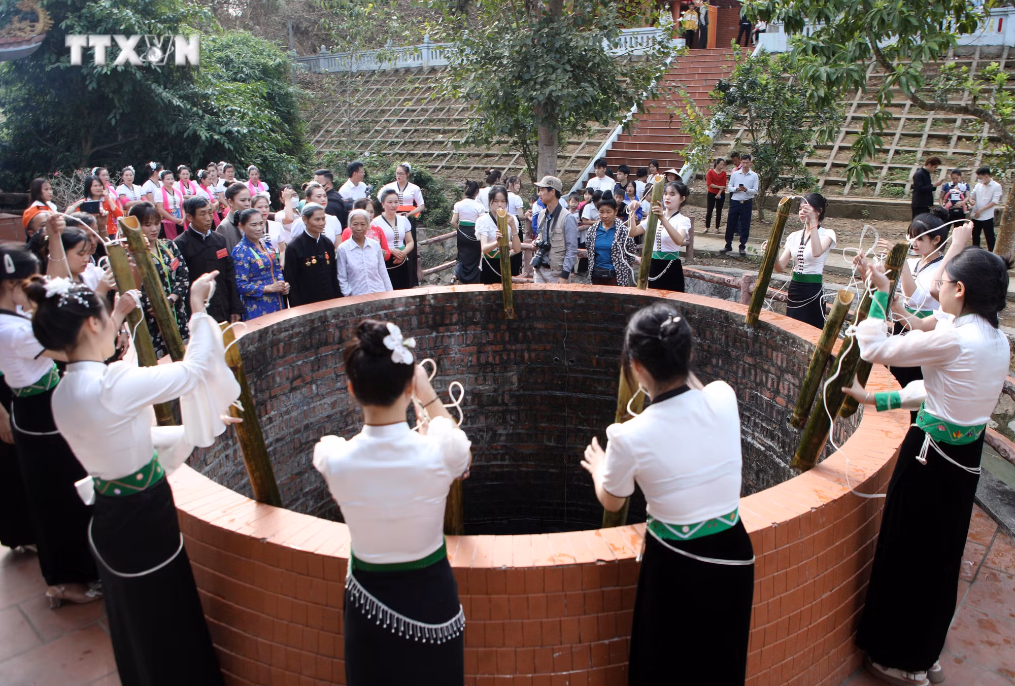 vna_potal_dac_sac_le_hoi_nang_han_o_huyen_bien_gioi_phong_tho_lai_chau_7286834.jpg