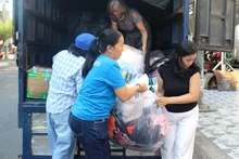 Tặng hơn 1.000 bộ áo dài cho phụ nữ vùng biên