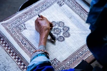 Làng dệt lanh Lùng Tám - điểm sáng bảo tồn di sản gắn với an sinh xã hội