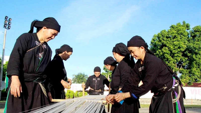 Nghề dệt của người La Chí - Giá trị di sản trong đời sống cộng đồng