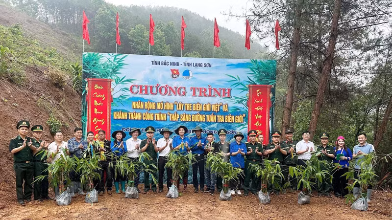 Phát triển 'Lũy tre biên giới Việt' ở nơi phên giậu Tổ quốc