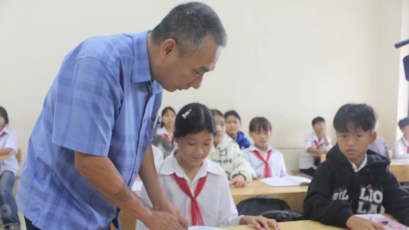 Chuyện về những nhà giáo 'cắm bản' nơi vùng cao biên giới