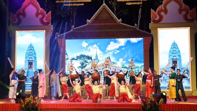 Quân - dân vui đón Tết Chôl Chnăm Thmây với nhiều công trình dân sinh ý nghĩa