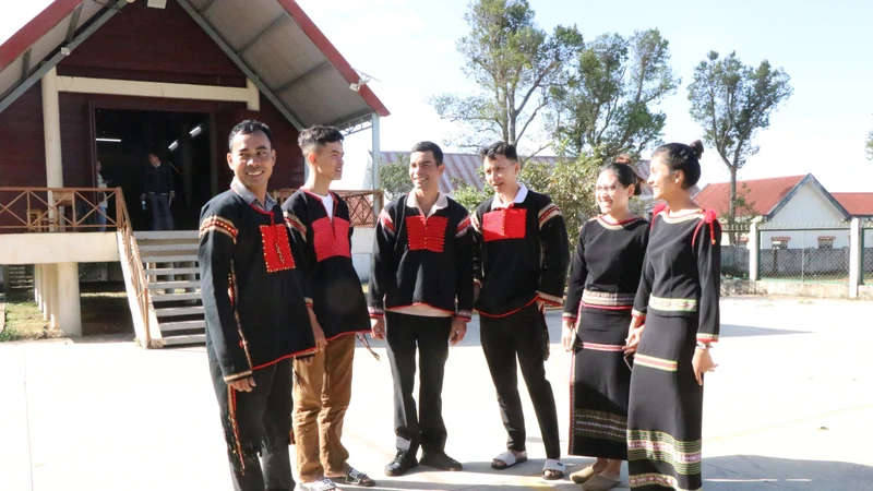 Ươm 'hạt giống đỏ' giữa đại ngàn Tây Nguyên