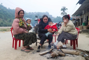 Người dân vùng cao miền núi Nghệ An chống chọi với giá lạnh 