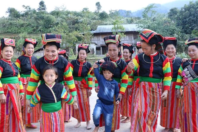 Đồng bào dân tộc Cống trình diễn trích đoạn đón Tết Ngô