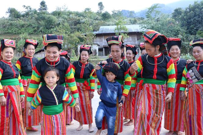 Đồng bào dân tộc Cống trình diễn trích đoạn đón Tết Ngô
