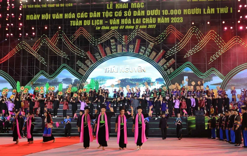 Tôn vinh, phát huy giá trị bản sắc các dân tộc ít người