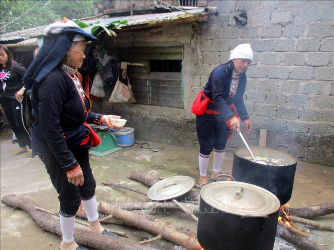 Người dân tộc Dao huyện Cẩm Thủy tụ họp đón Tết năm cùng. Ảnh: Nguyễn Nam-TTXVN