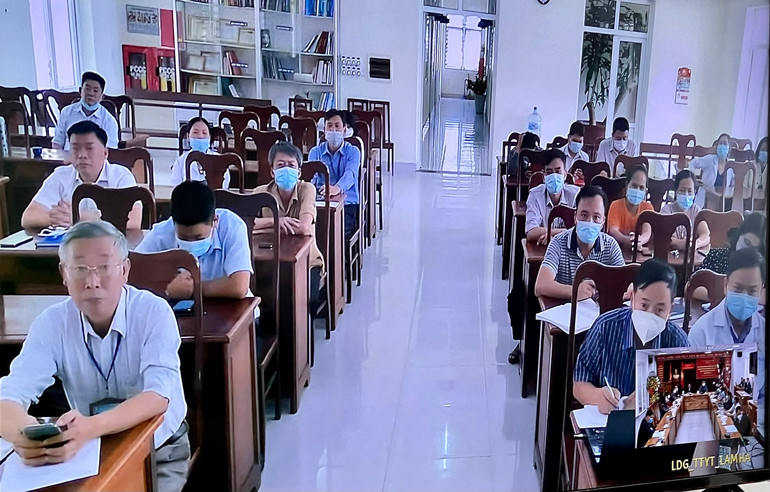 Thực hiện ca hội chẩn, khám chữa bệnh từ xa tại Trung tâm Y tế Lâm Hà (tỉnh Lâm Đồng). Ảnh: baolamdong.vn