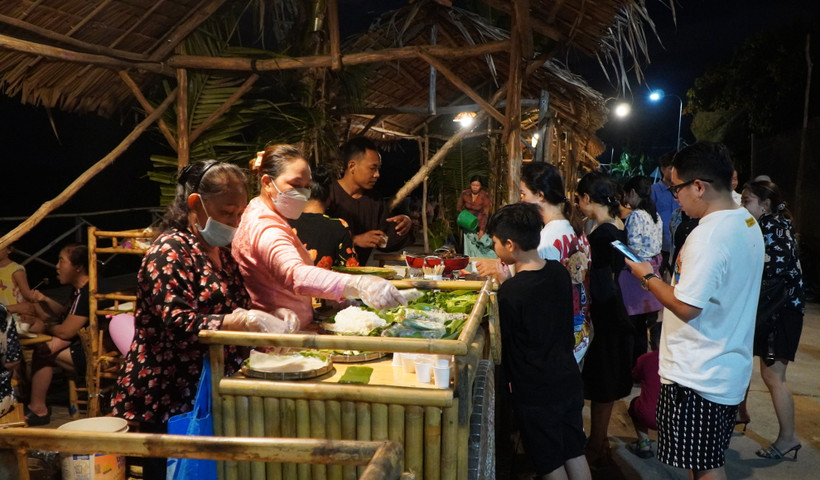 Độc đáo những phiên chợ quê ở vùng sông nước Cửu Long