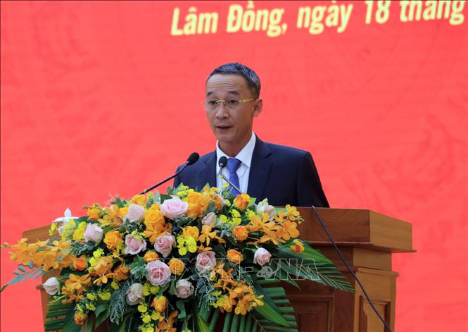 Ông Trần Văn Hiệp phát biểu nhận nhiệm vụ Chủ tịch UBND tỉnh Lâm Đồng. Ảnh: Chu Quốc Hùng-TTXVN