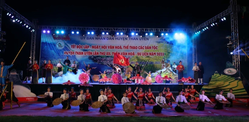 Văn nghệ chào mừng Tết Độc lập 2/9 và Ngày hội Văn hóa, Thể thao các dân tộc huyện Than Uyên lần thứ XII, năm 2023. Ảnh: Quý Trung – TTXVN