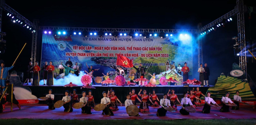 Văn nghệ chào mừng Tết Độc lập 2/9 và Ngày hội Văn hóa, Thể thao các dân tộc huyện Than Uyên lần thứ XII, năm 2023. Ảnh: Quý Trung – TTXVN