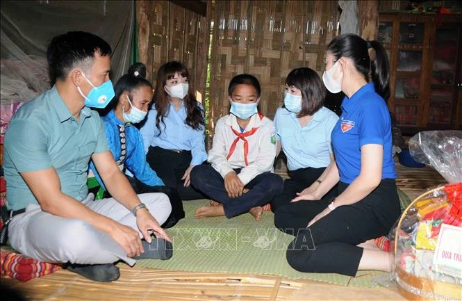 Lồng đèn thắp sáng ước mơ thiếu nhi Sơn La
