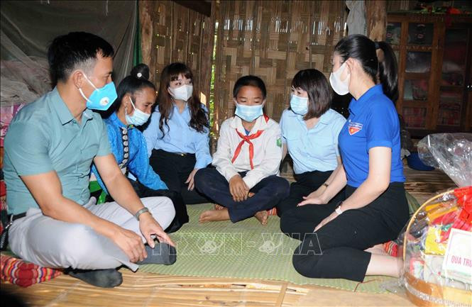 Lồng đèn thắp sáng ước mơ thiếu nhi Sơn La