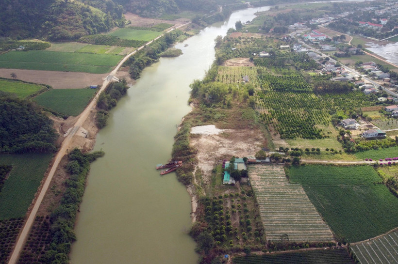 Sụt lún, sạt lở ven sông Krông Nô khiến người dân bất an