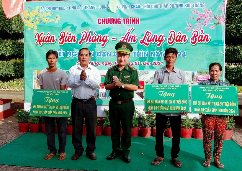 “Xuân Biên phòng ấm lòng dân bản” tại Sóc Trăng