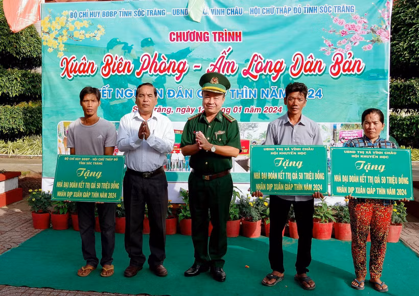 “Xuân Biên phòng ấm lòng dân bản” tại Sóc Trăng
