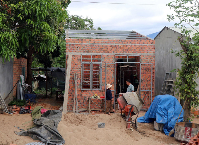 Huyện Kon Rẫy (Kon Tum) tập trung mọi nguồn lực để hỗ trợ, giúp dân xóa nhà tạm, nhà dột nát. Ảnh: Cao Nguyên-TTXVN potal-kon-ray-chung-tay-xoa-nha-tam-nha-dot-nat-7934974.jpg