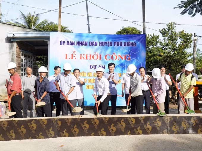 potal-ong-dieu-kem-guong-sang-trong-vung-dong-bao-thieu-so-binh-phuoc-7935192.jpg