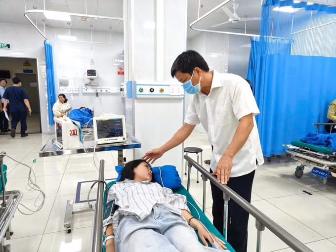 Các nạn nhân đang được điều trị tại Bệnh viện Hùng Vương Gia Lai. Ảnh: Quang Thái- TTXVN
