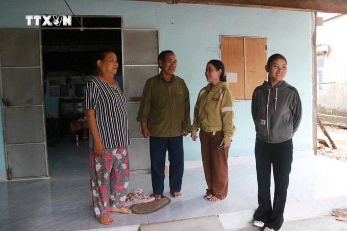 Một hộ gia đình tại ngôi nhà mới vừa được hỗ trợ xóa nhà tạm. Ảnh: Đặng Tuấn -TTXVN vna-potal-mang-xuan-den-voi-vung-dong-bao-dan-toc-thieu-so-7820314.jpg