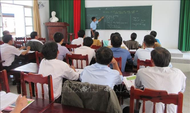 Lớp đào tạo tiếng dân tộc Raglai cho các bộ, công chức, viên chức tỉnh Ninh Thuận. Ảnh minh họa: Nguyễn Thành/TTXVN ninhthuan.jpg