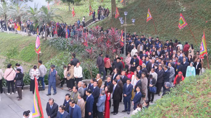 potal-lao-cai-khai-hoi-den-thuong-xuan-at-ty-7852261.jpg