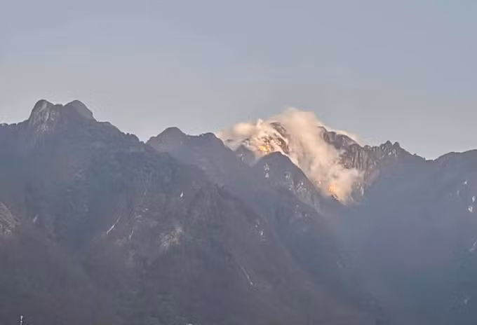 potal-lai-chau-huy-dong-gan-100-nguoi-tham-gia-chua-chay-rung-o-sin-suoi-ho-7815648.jpg