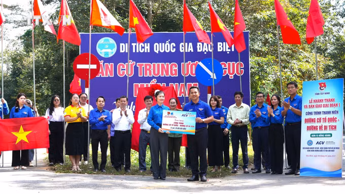 vna-potal-am-ap-chien-dich-xuan-tinh-nguyen-nam-2025-tren-bien-gioi-tay-nam-7790332.jpg