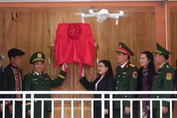 Bộ đội Biên phòng khánh thành và bàn giao ‘Nhà đại đoàn kết’ cho đồng bào dân tộc Chứt