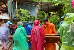 Lữ đoàn Công binh 270 hỗ trợ nhân dân Trà Leng khắc phục sạt lở do mưa lũ