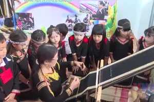 Đưa bản sắc văn hóa vào trường học