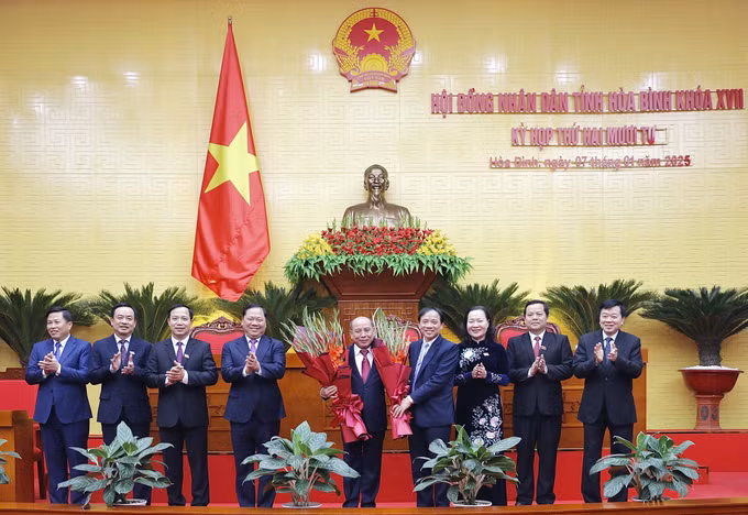 potal-ong-bui-duc-hinh-duoc-bau-giu-chuc-chu-tich-ubnd-tinh-hoa-binh-7795245.jpg
